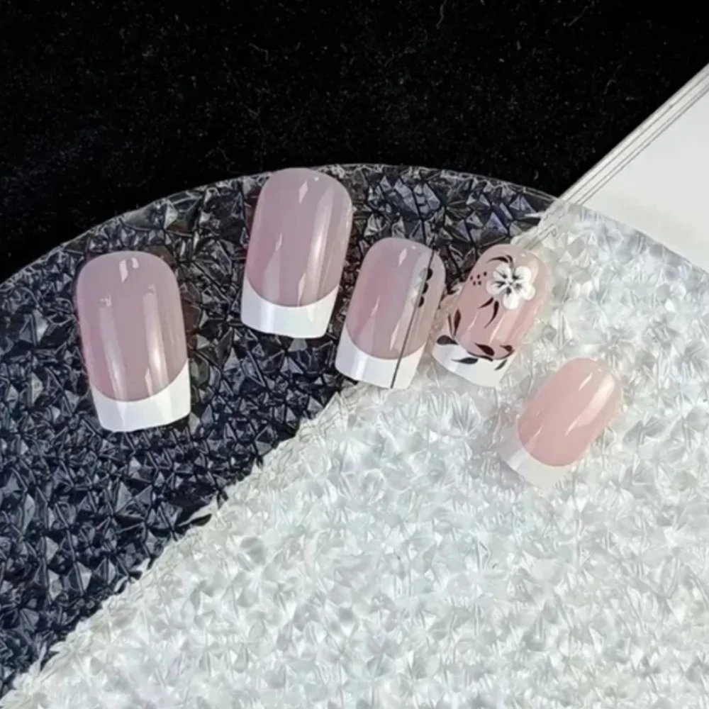 24 Pieces Fake Press On Nails